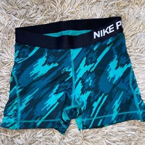Nike pros size small